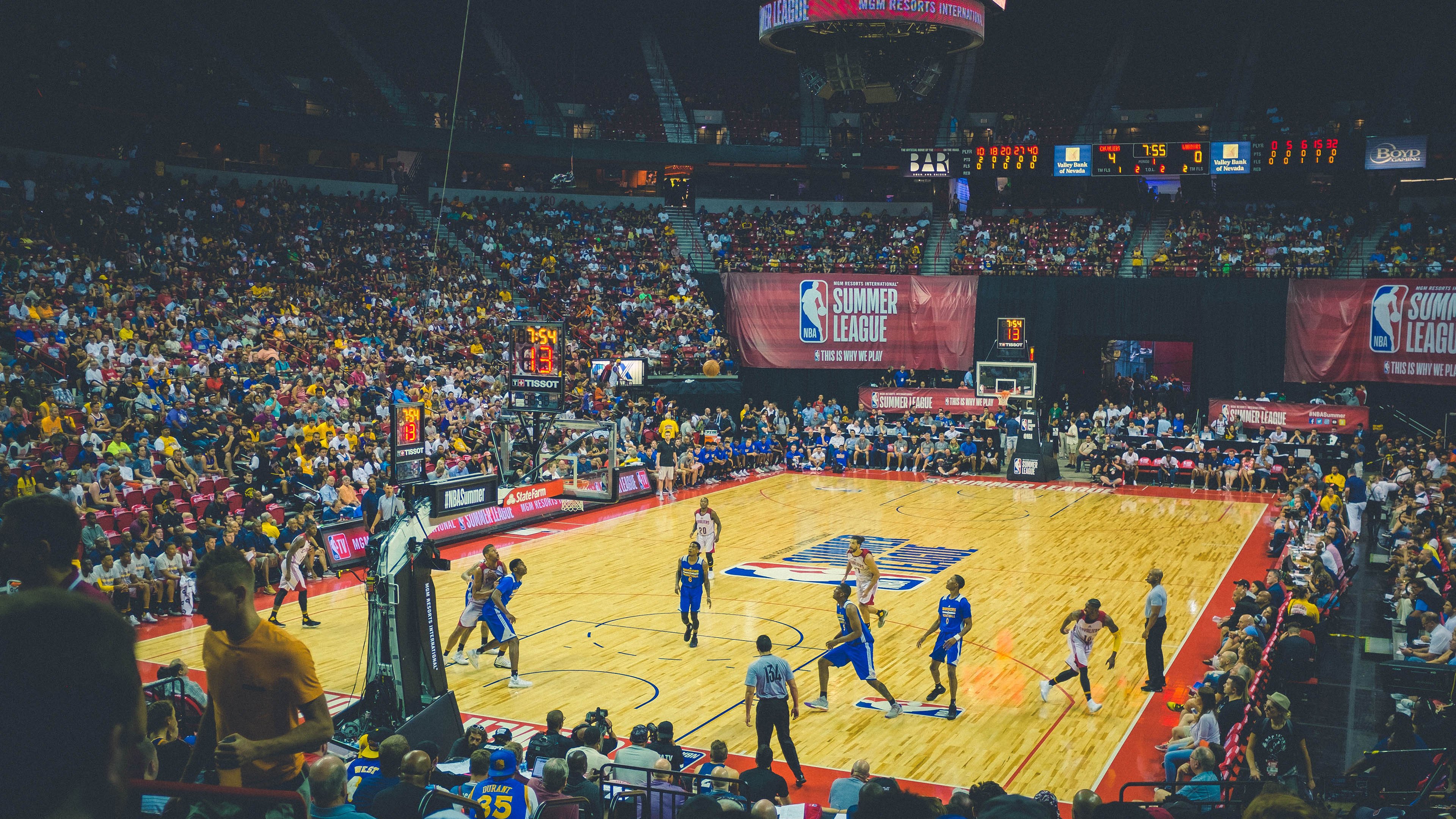 体育赛事观众行为分析