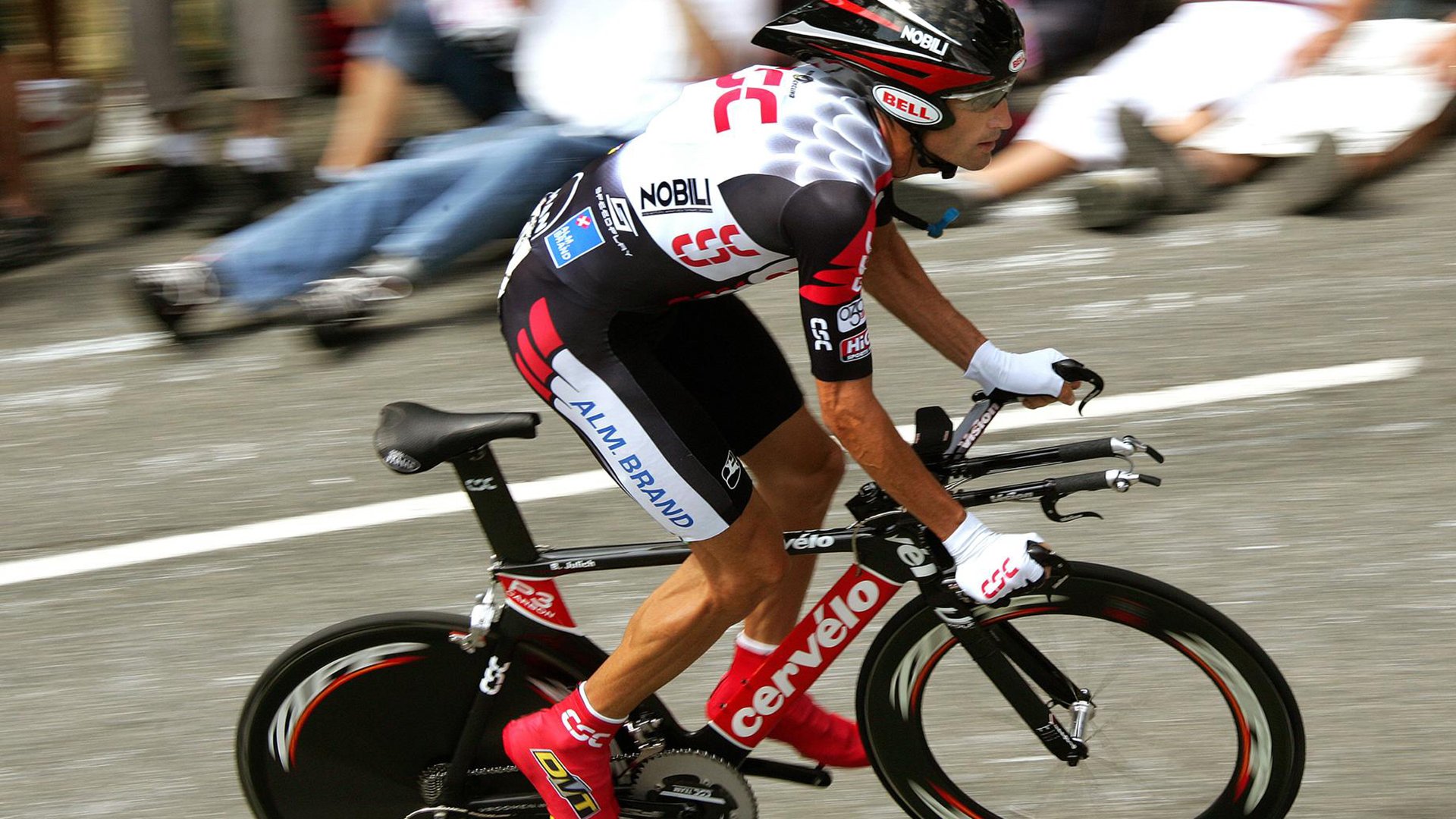 英超多场比赛战至最后时刻才分胜负